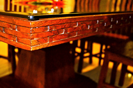 Teakia table edge detail